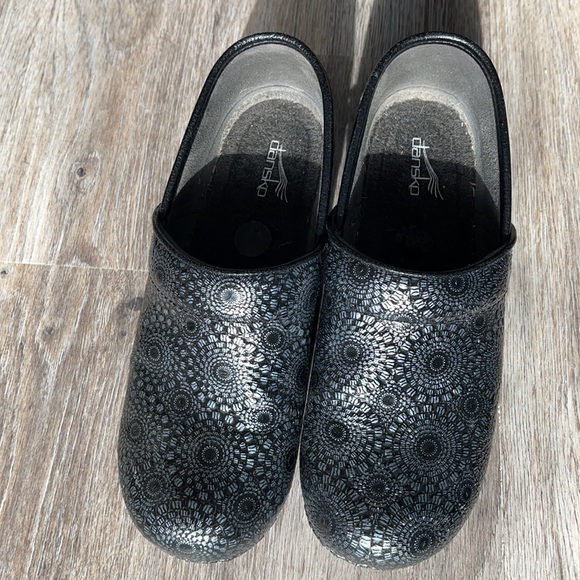Dansko Clogs Size 37 ( US 6.5-7) - Picture 7 of 16